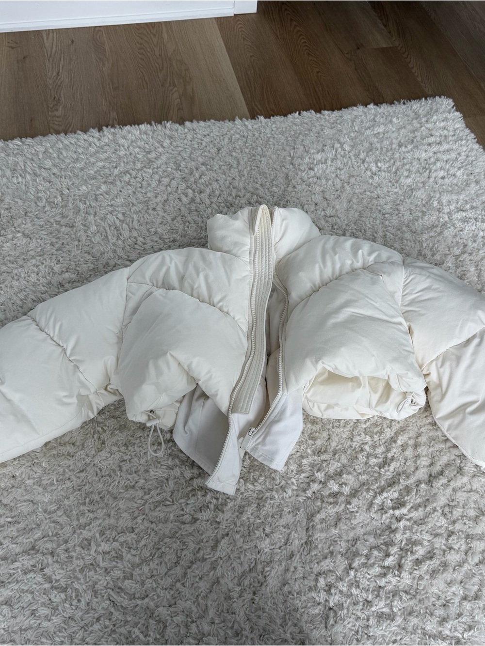 ALO Cropped Cream Puffer Jacket